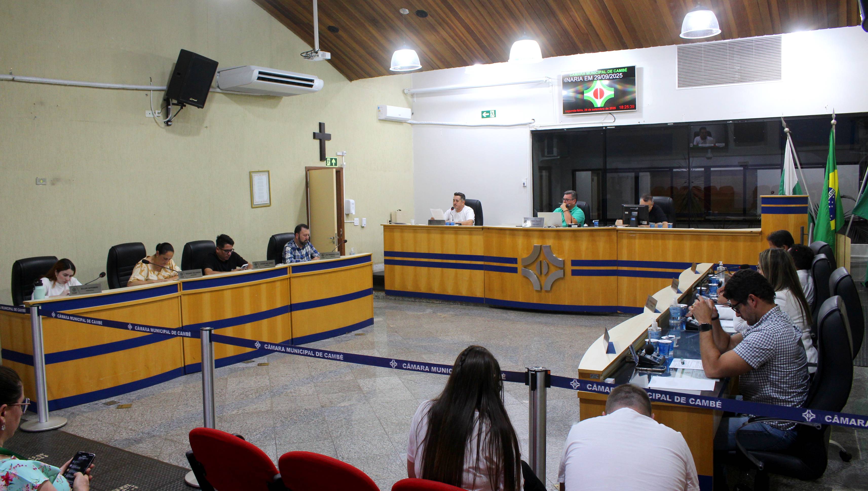 Câmara aprova homenagens e cria projeto para aproximar estudantes da política em 2ª votação