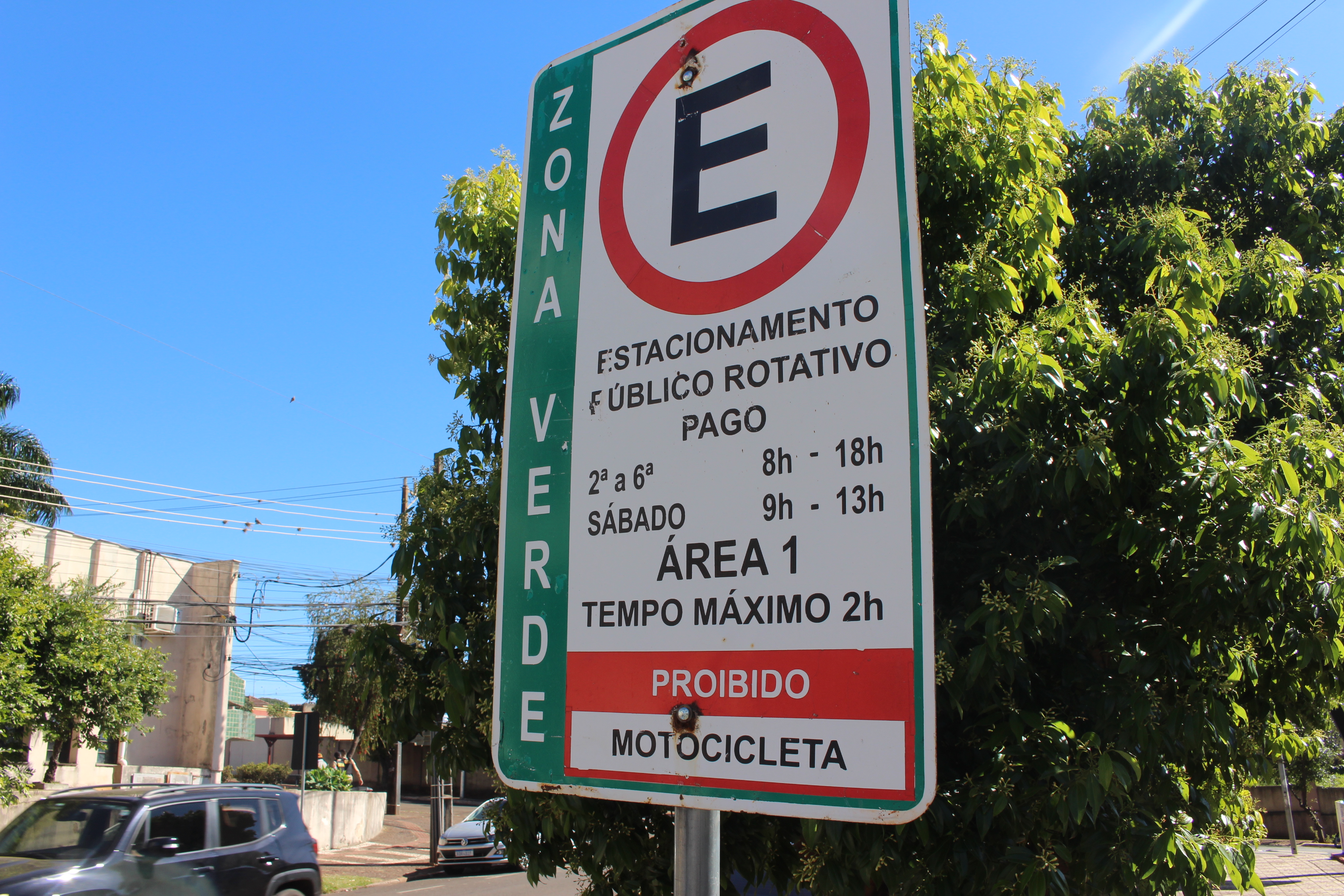 Câmara aprova mudanças no estacionamento rotativo e garante 15 minutos gratuitos para motoristas
