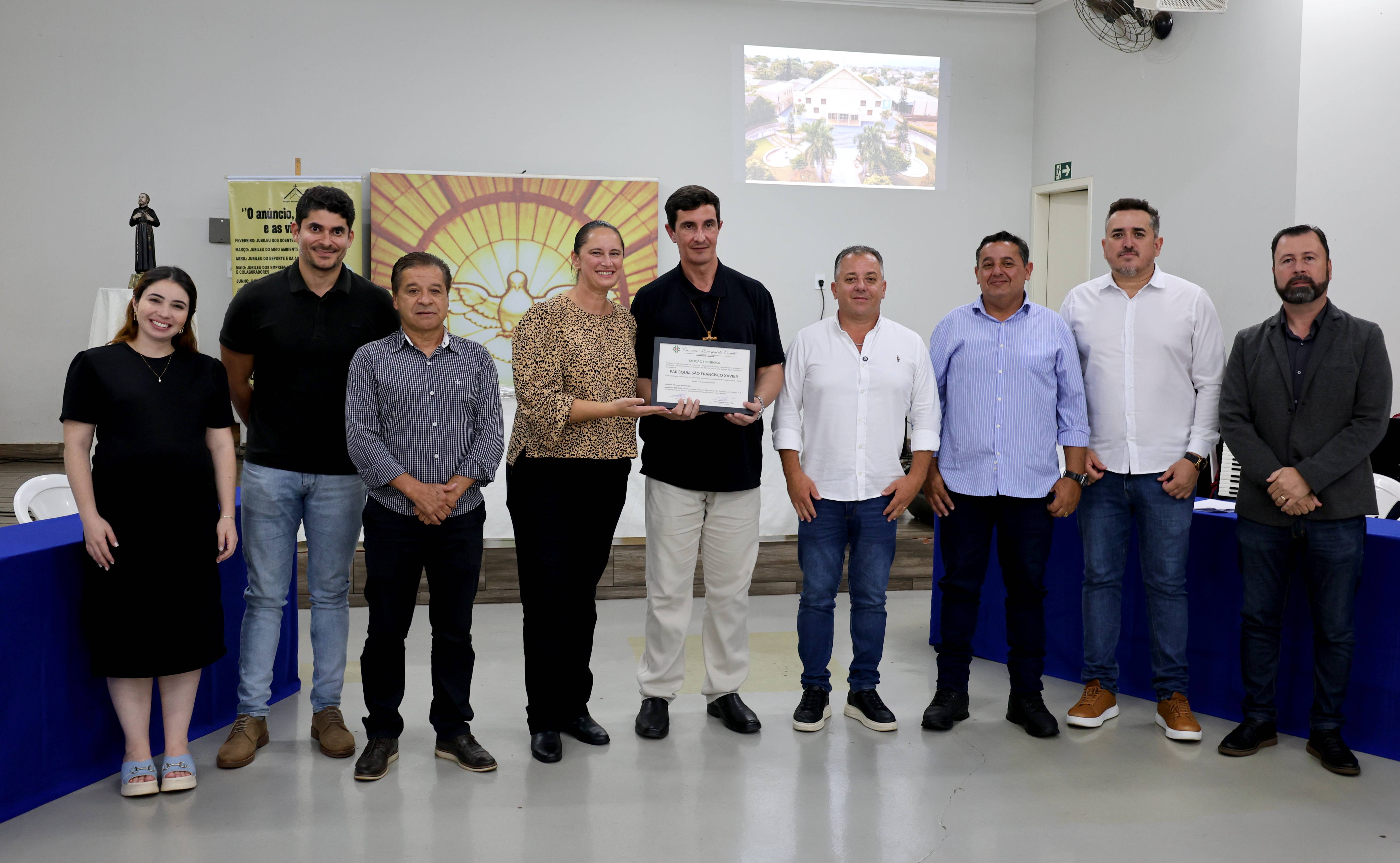 Câmara entrega moção honrosa à paróquia São Francisco Xavier pelo jubileu de ouro