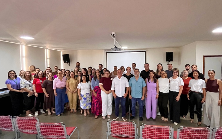 Câmara firma compromisso com plano que fortalece direitos das mulheres 