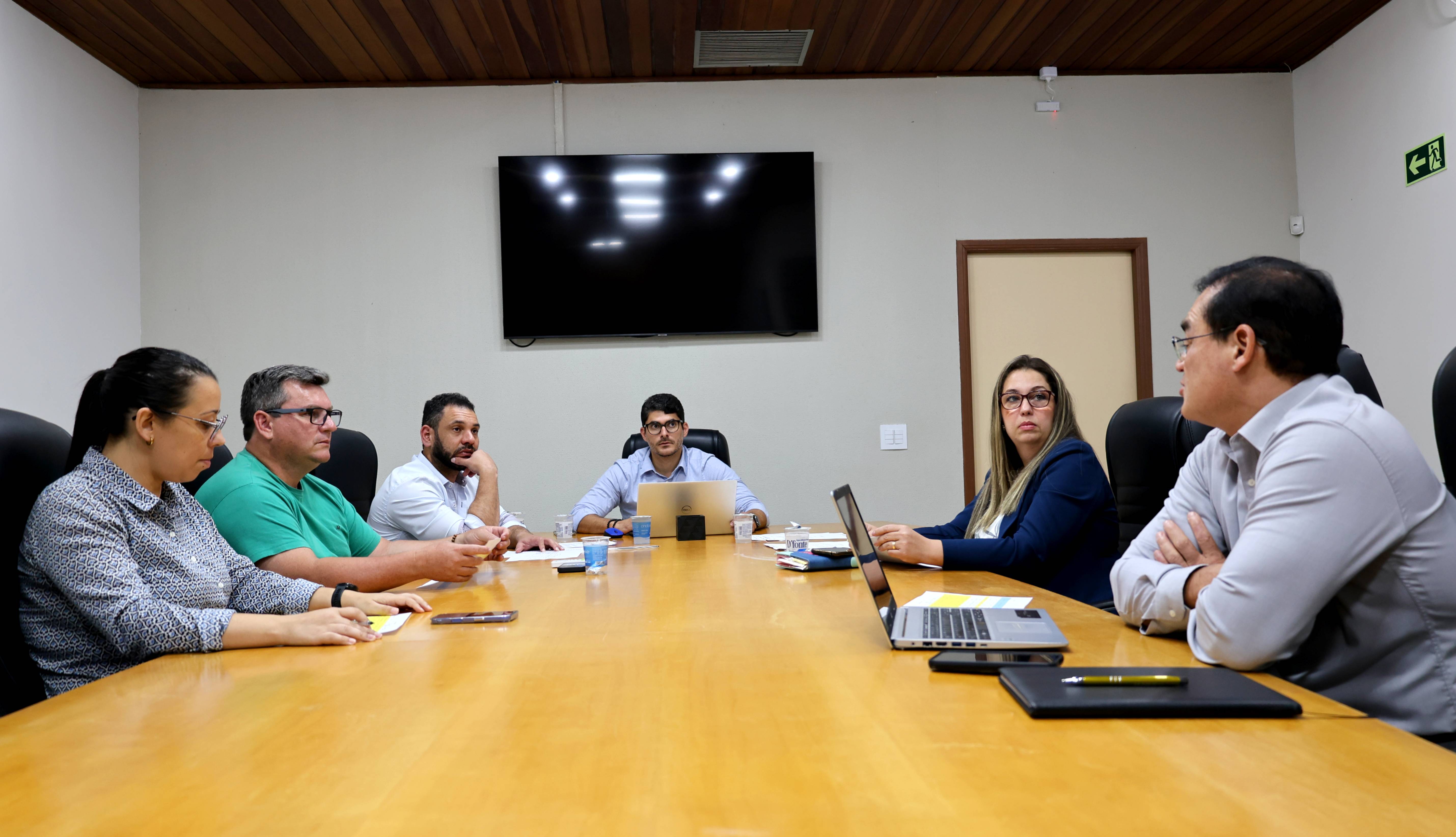 CCJ debate leis orçamentárias e convoca audiência pública para terça-feira