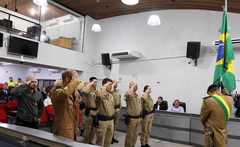 Cerimônia na Câmara homenageia policiais militares e celebra o patrono da PM do Paraná