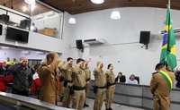Cerimônia na Câmara homenageia policiais militares e celebra o patrono da PM do Paraná
