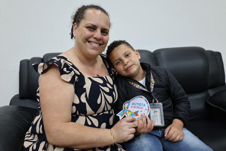 Cibele e o filho Gael, de seis anos. Autoria: Pedro Marconi