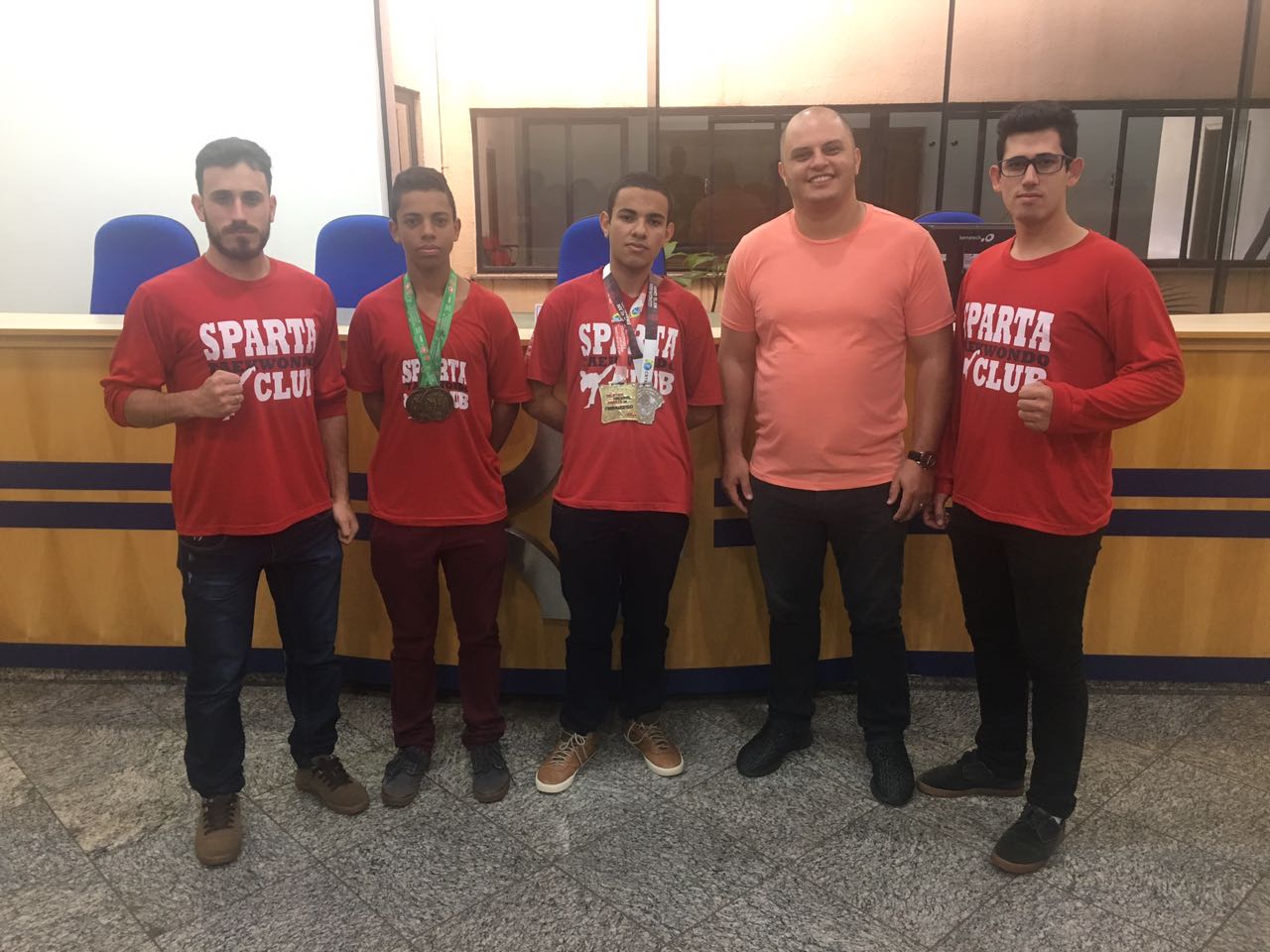 ATLETAS DE TAEKWONDO VISITAM  CÂMARA MUNICIPAL DE CAMBÉ