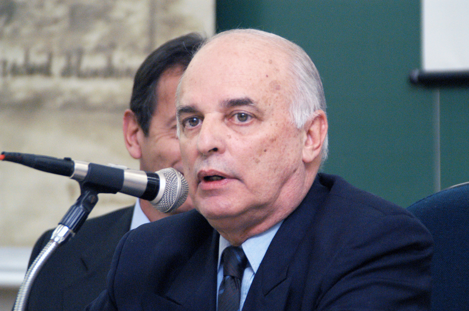 Câmara vota projeto de concessão de Comenda à ex-professor cambeense