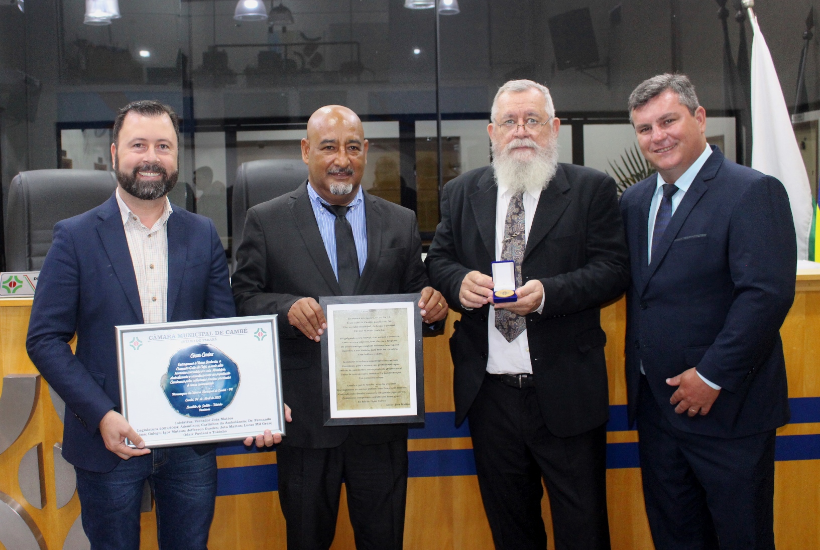 César Cortez recebe a Comenda Grão de Café na Câmara Municipal