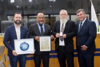 César Cortez recebe a Comenda Grão de Café na Câmara Municipal