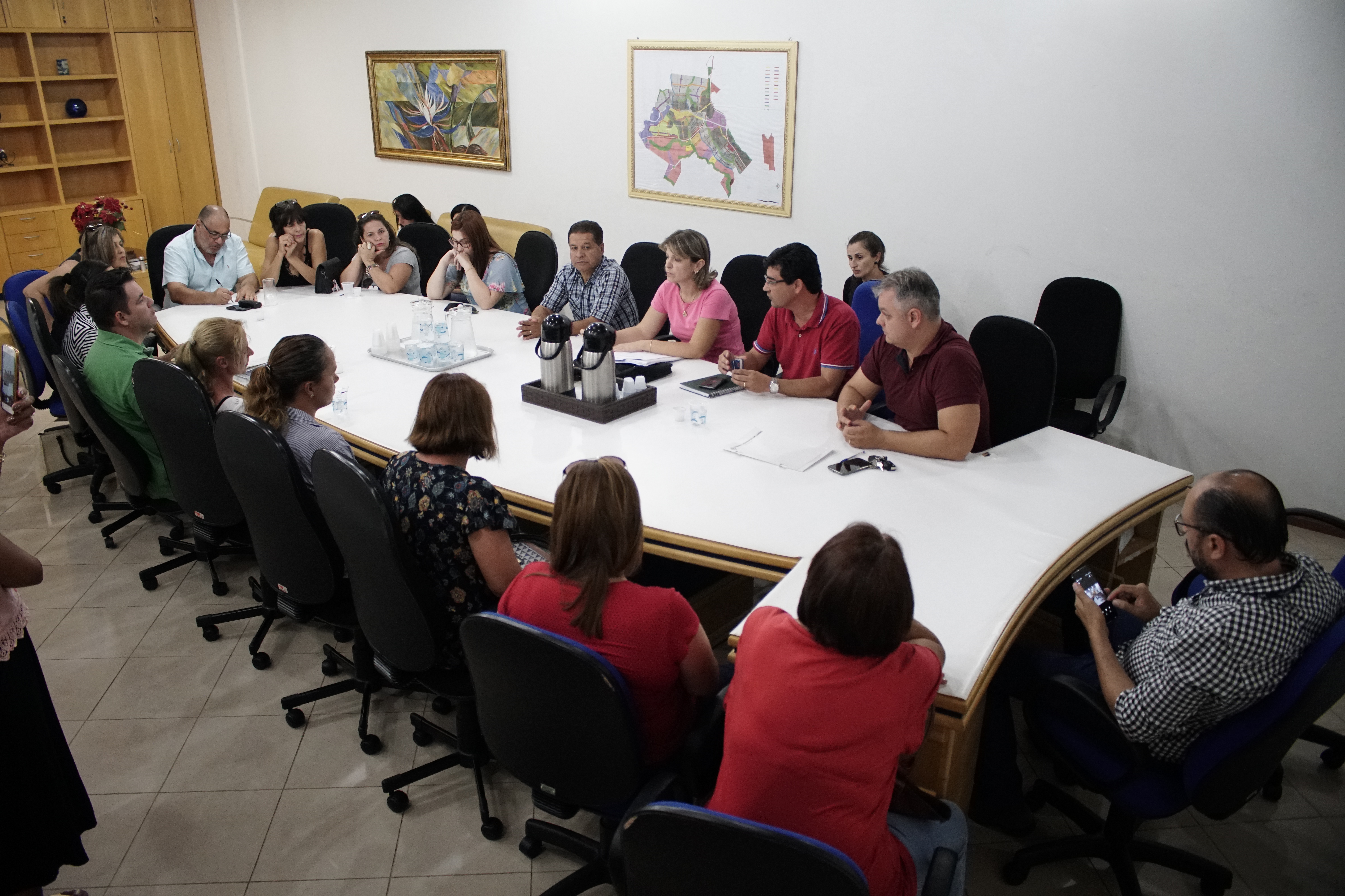 Vereadores se reúnem com protetoras, para debater problemas  relativos aos animais de rua