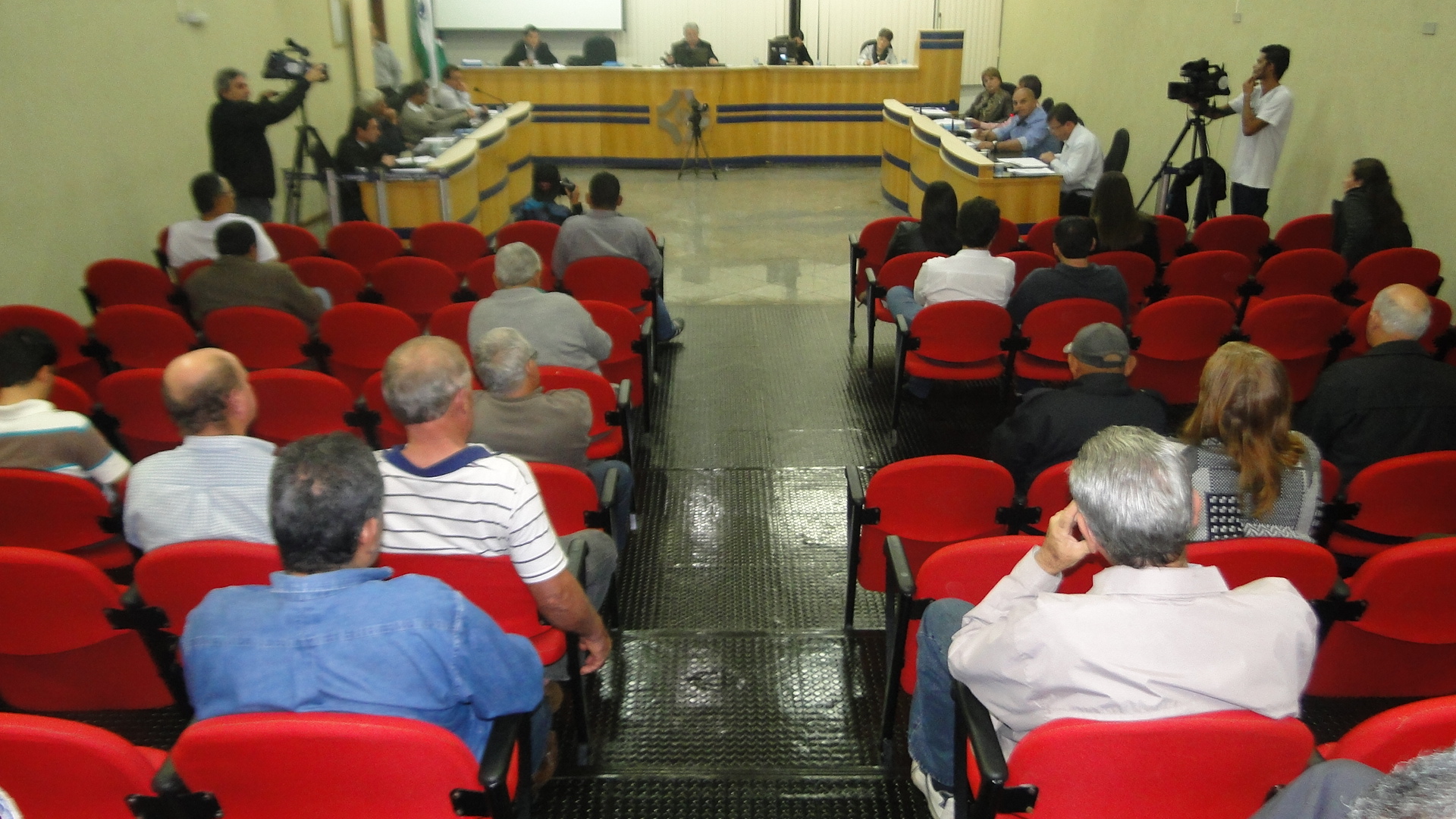 Requerimentos e ofícios apresentados pelos Vereadores na sessão ordinária do dia 01/07/2013