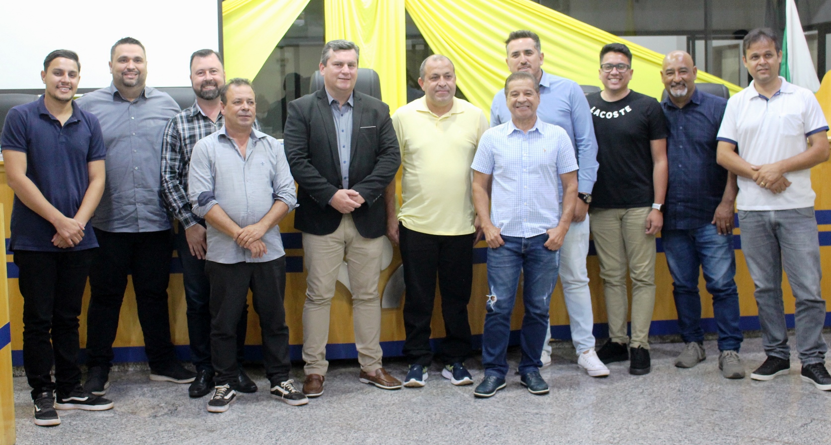 Sessão da Câmara de Cambé teve homenagem a Garrincha