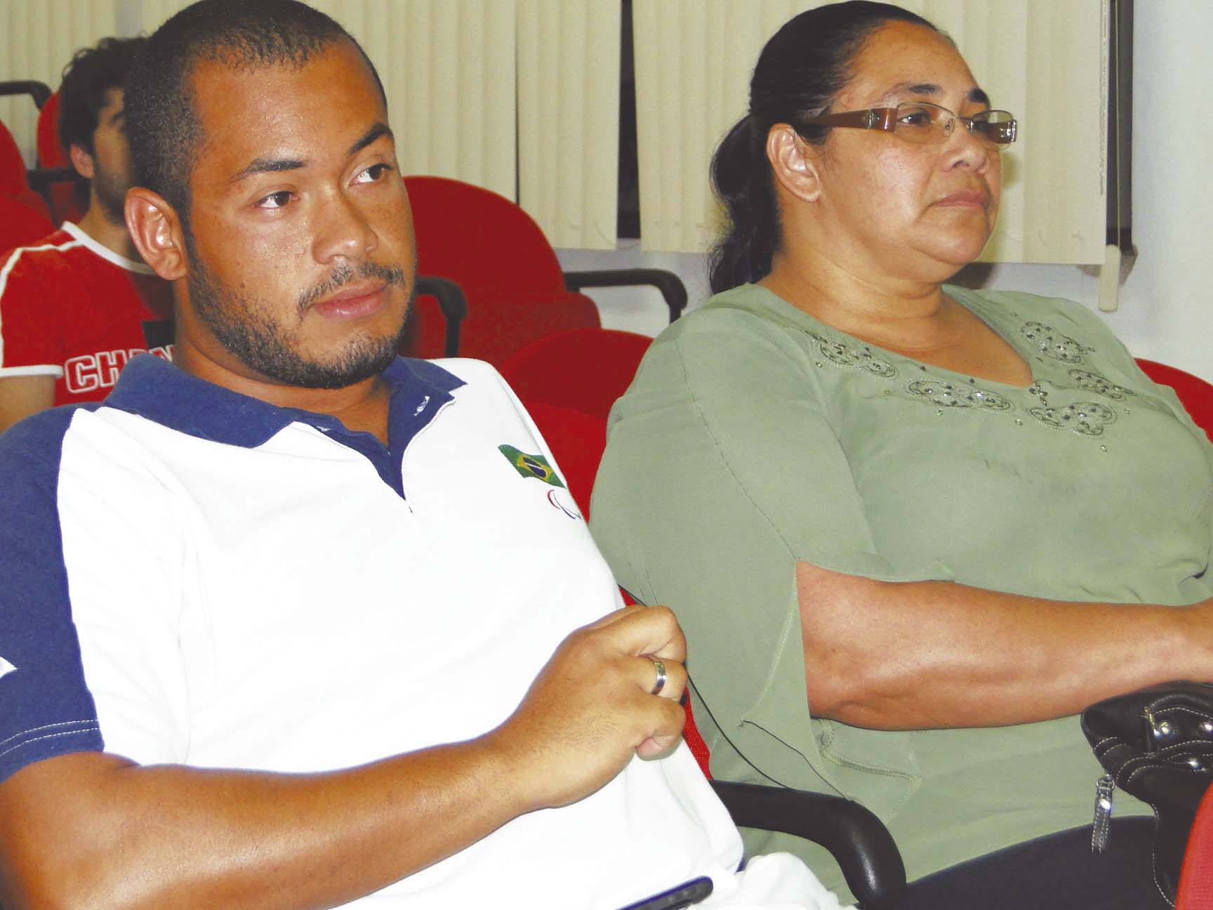 Sessão da Câmara é marcada por muito debate, além de homenagem à atleta cambeense