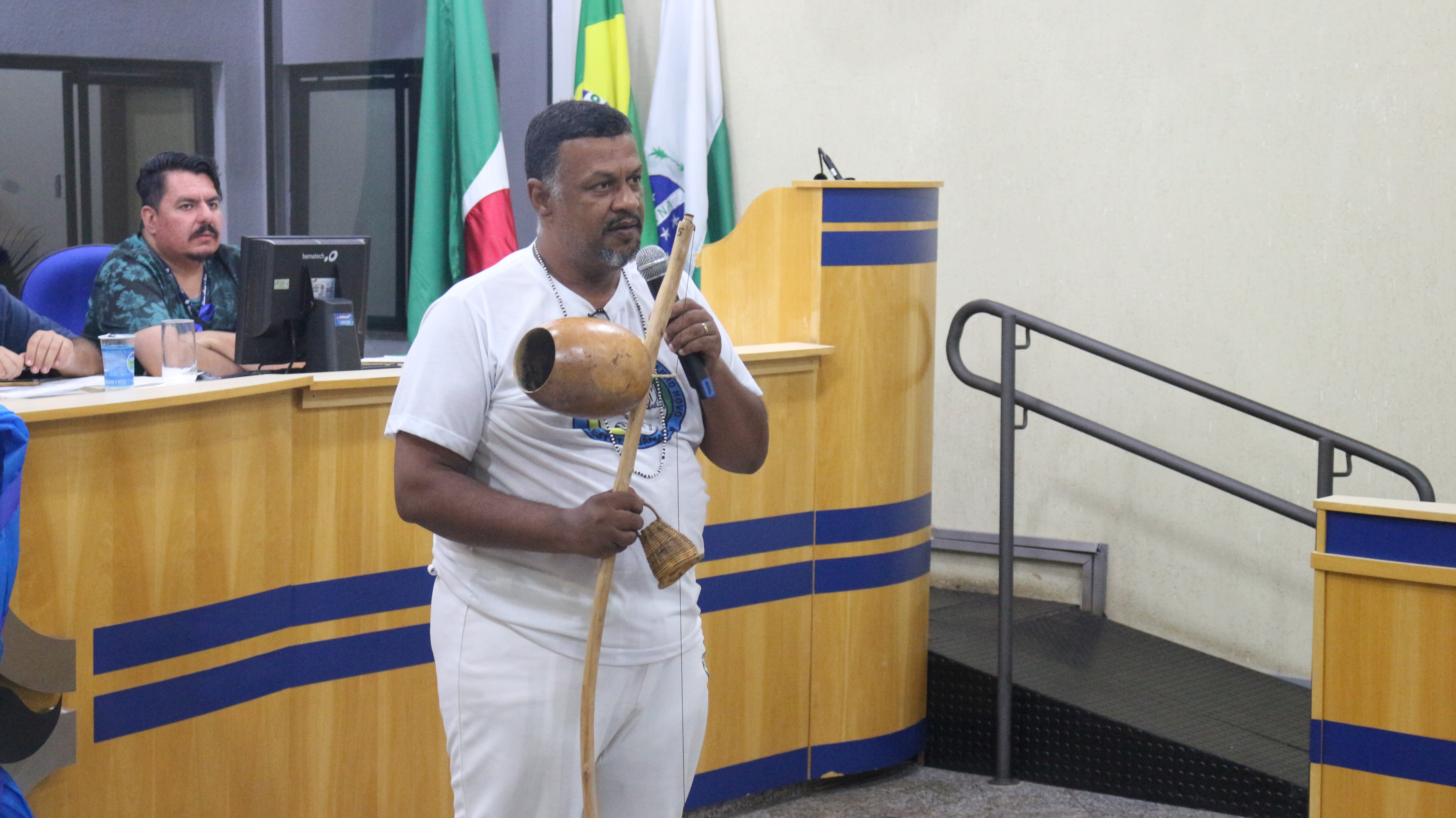 Mestre José Guanabara  se emociona ao lembrar de jovens que foram resgatados através da capoeira.