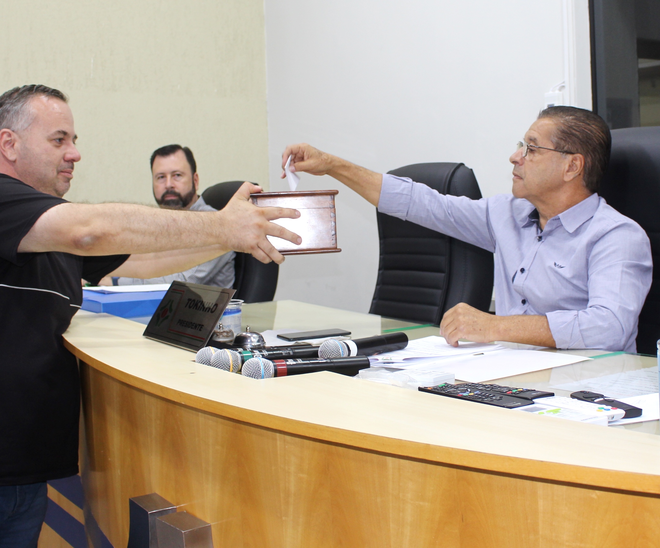  Vereadores aprovam Comenda Grão de Café a César Cortez   