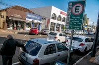 Vereadores de Cambé voltam a sugerir   mudanças no estacionamento rotativo 
