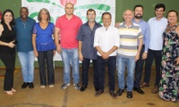 Vereadores participam da assinatura da ordem da serviço de pavimentação das ruas Londrina, Guaratuba e Elis Regina