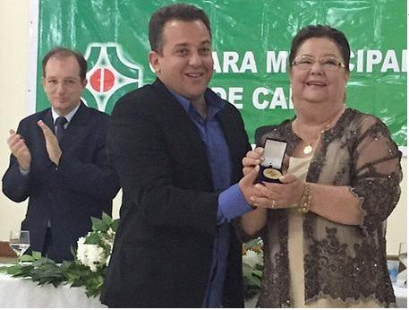 Vice-prefeita recebe a Comenda Grão de Café