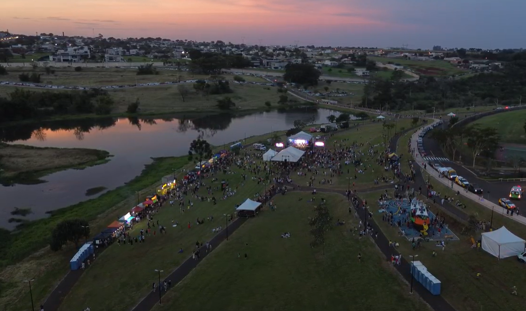 Novo Parque João Paulo II é inaugurado e reúne centenas de famílias em Cambé